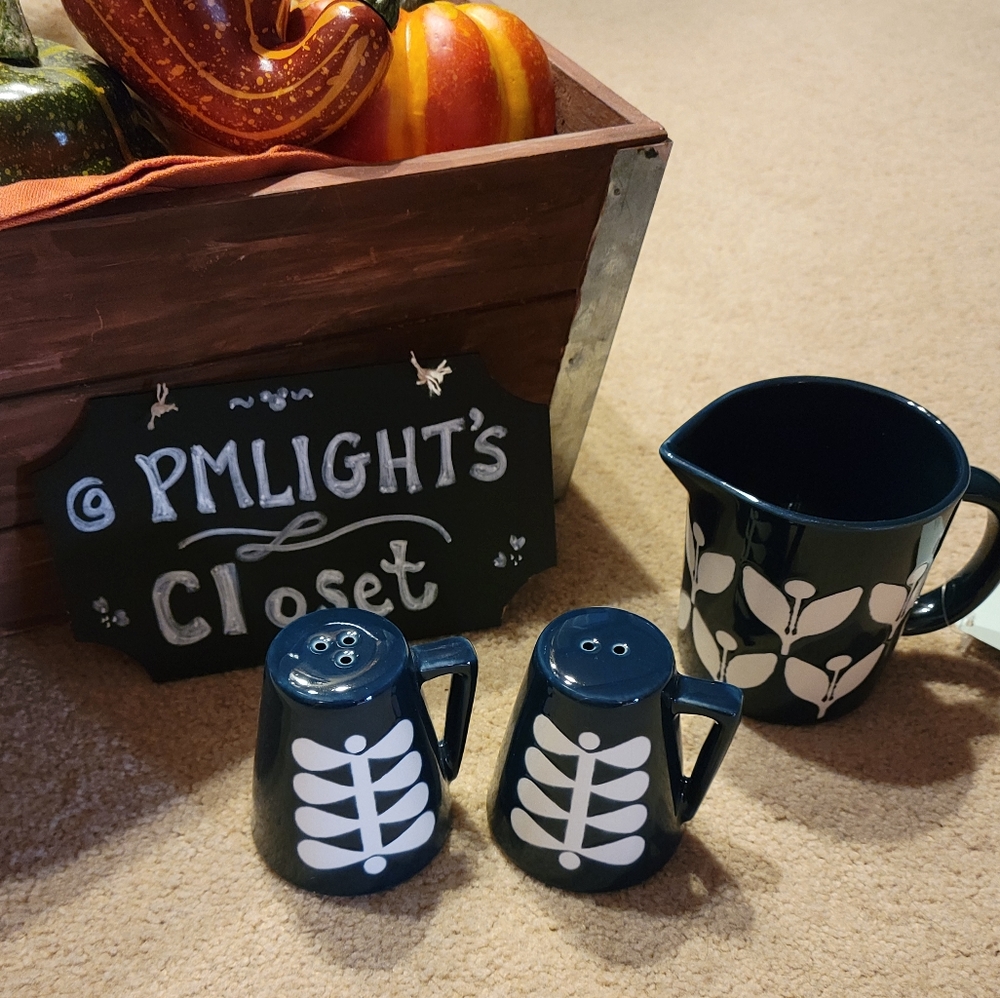 Julia Salt & Pepper and Creamer 3 Piece Set New Navy Blue White floral
